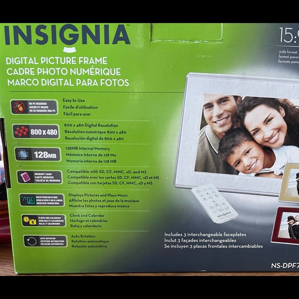 Insignia Digital Picture Frame (7” white frame)